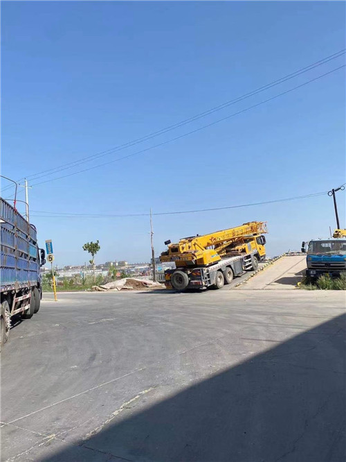 保亭县25吨吊车的租赁价格大概是多少？